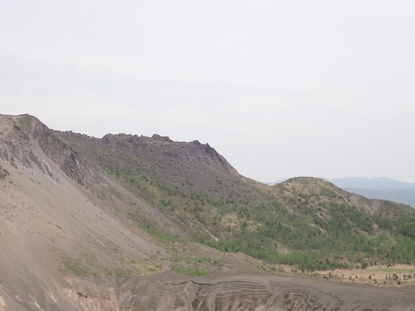 銀沼火口と大有珠の画像