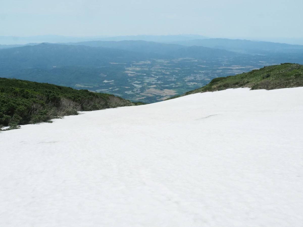 雪渓とニセコの町