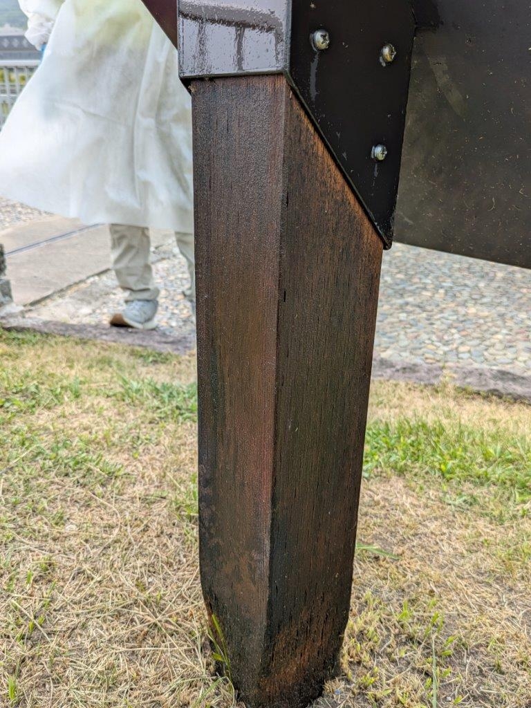 柱、塗った後の状況