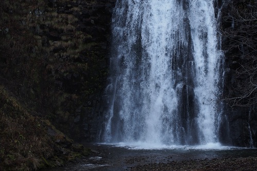冬の冷たさが染みこんだ熊越の滝（2018年11月撮影）