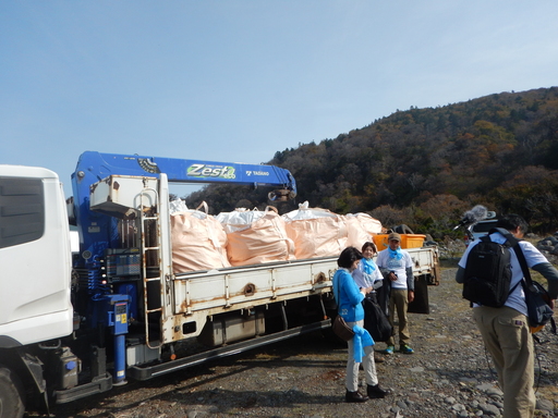 トラック一杯のゴミ