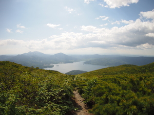 雄阿寒岳山頂部から阿寒湖