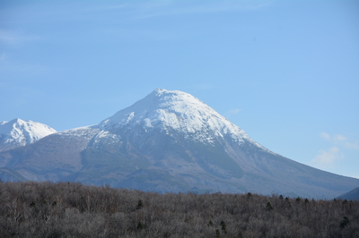 雪化粧した羅臼岳