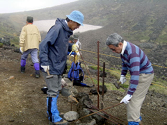 写真：旭岳での登山道整備