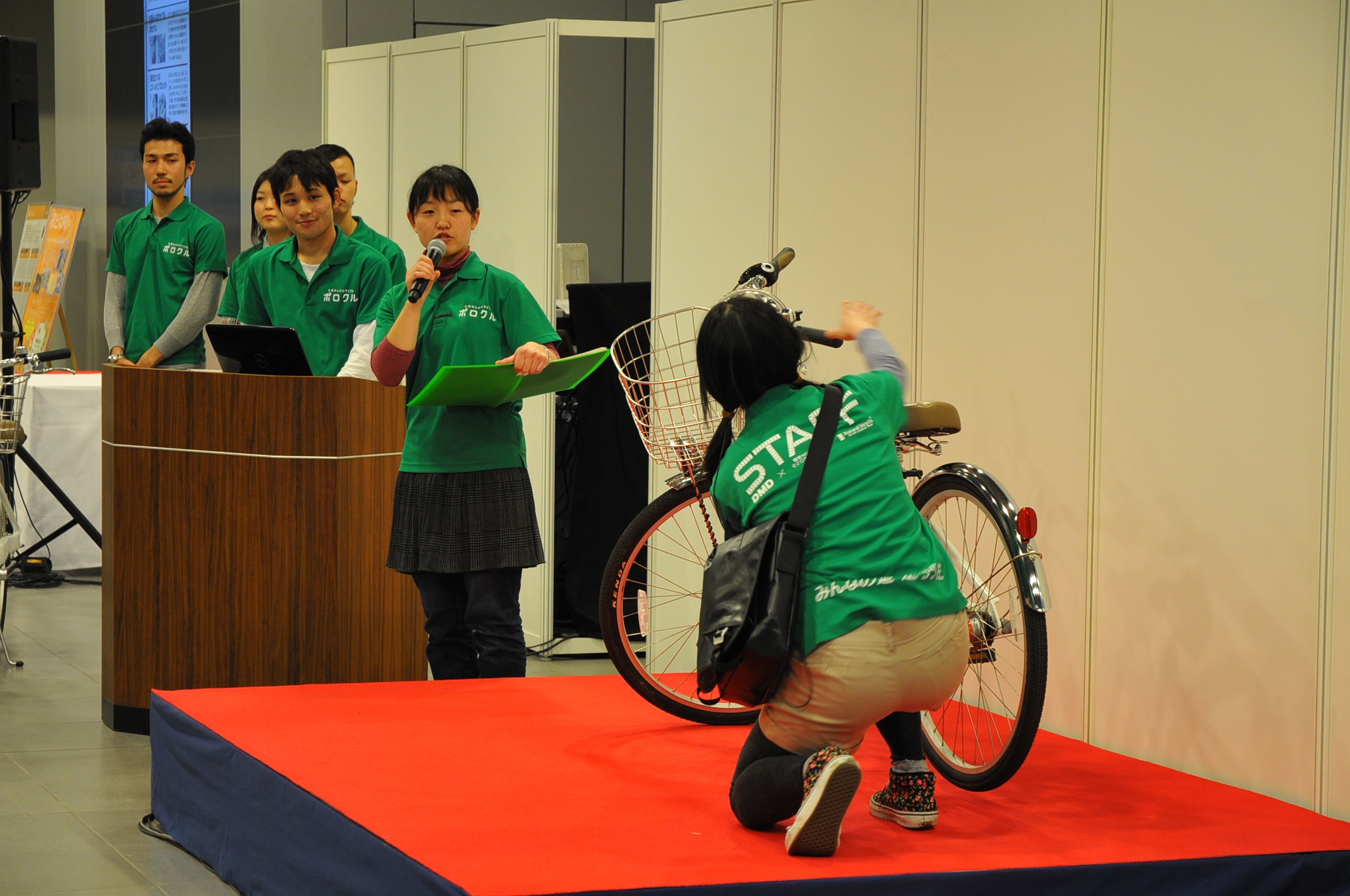 環境ＮＧＯ　ｅｚｏｒｏｃｋのみなさん写真